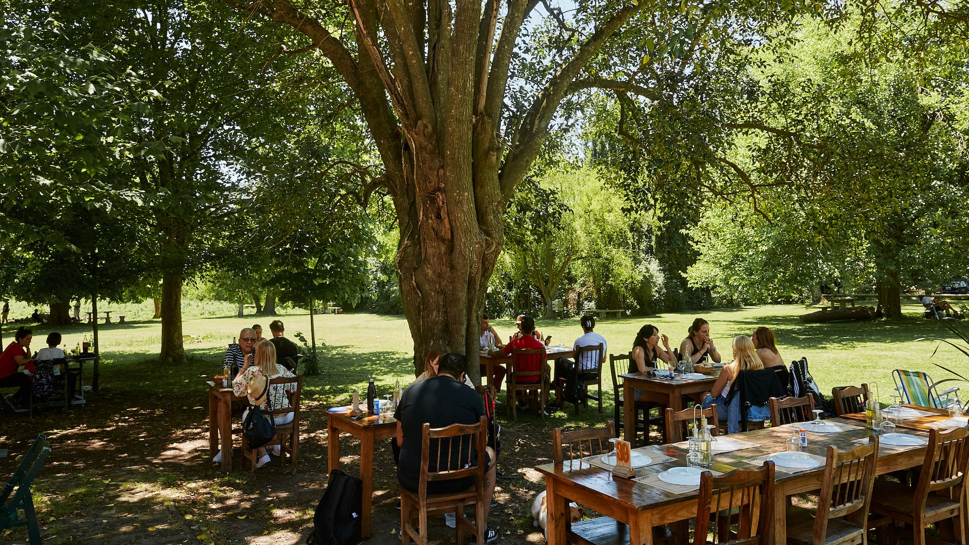 Escapada: La Posta del Camino Real en el ingreso a Villa Ruiz ofrece lechón al horno y una amplia parrillada en un marco campestre