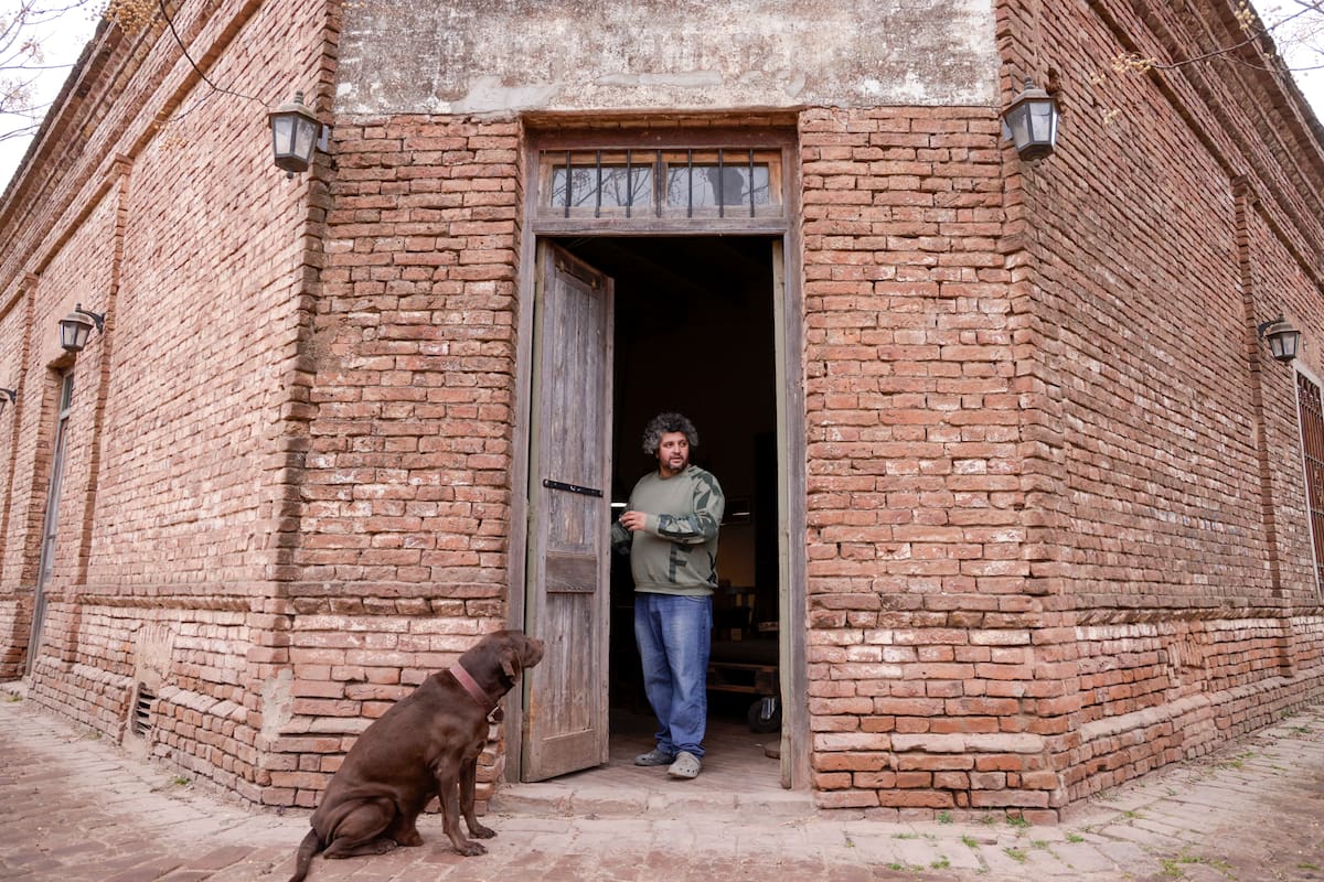 Escapada: Lo de Curly, un almacén de ramos generales que ofrece picadas, asado y pastas en una esquina del 1900, en Altamira