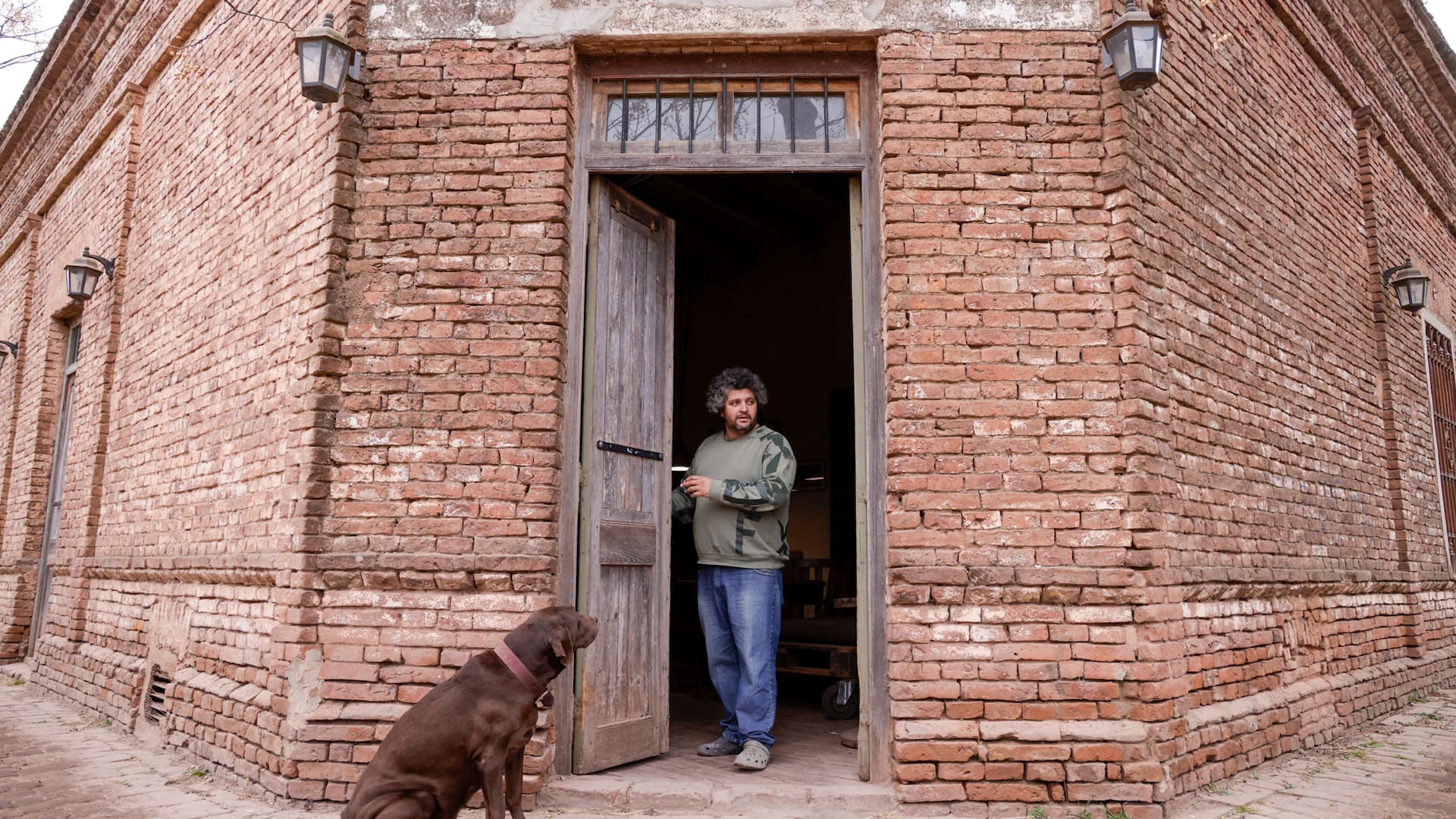 Escapada: Lo de Curly, un almacén de ramos generales que ofrece picadas, asado y pastas en una esquina del 1900, en Altamira