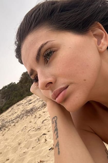 “Escapadita al paraíso”, escribió la actriz en su Instagram, donde mostró fotos de su viaje a España.