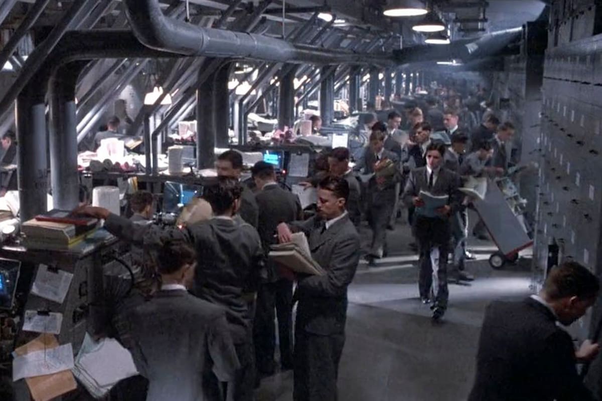 Escena de "Brazil", la película que retrató la burocracia en clave irónica y surrealista