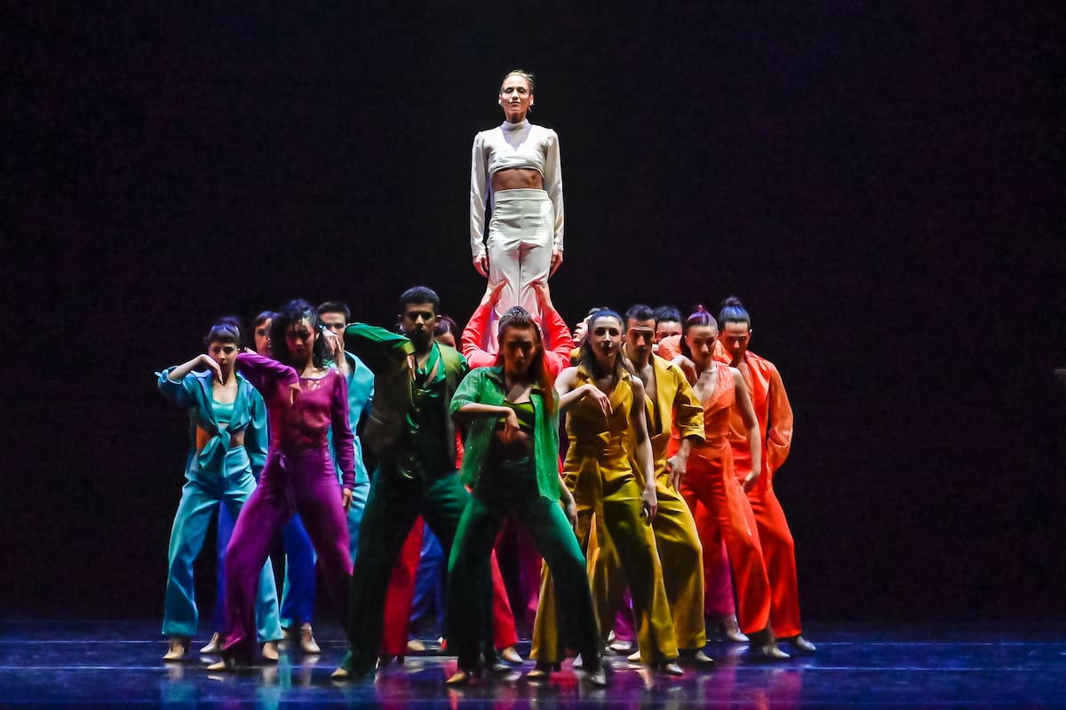 Escena de "Cromático", por el Ballet Contemporáneo del Teatro San Martín, obra que continúa en cartel hasta el 16 de noviembre, en programa compartido con "El eco de las manos"