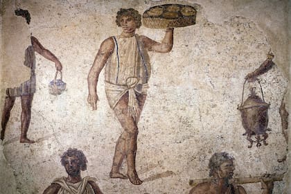 Escena de esclavos preparando un banquete en un mosaico conservado en Cartago (Túnez)