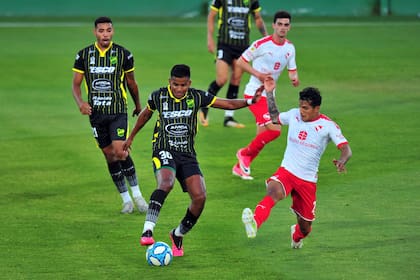 Defensa y Justicia e Independiente, un empate sin goles en Florencio Varela, por la Copa Liga Profesional
