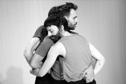 Escena de la obra de danza contemporánea Adentro!, de Diana Szeinblum