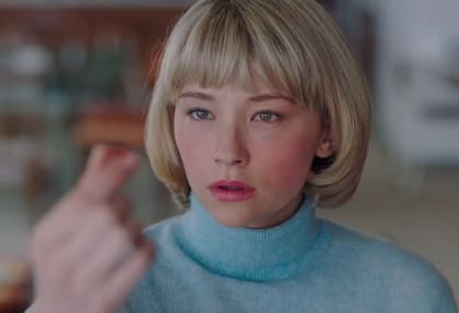 Escena de la película Swallow, protagonizada por Haley Bennett