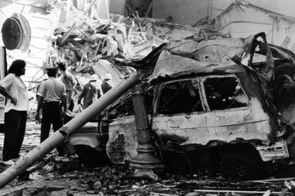 Escena del desastre por la explosión en la Embajada de Israel, el 17/3/1992