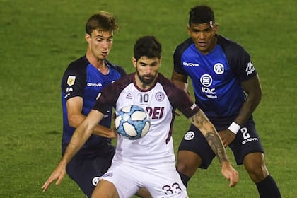 Escena del encuentro entre Lanús y Talleres en el estadio Néstor Díaz Pérez, por la quinta fecha del Grupo 4 de la Copa Diego Armando Maradona.