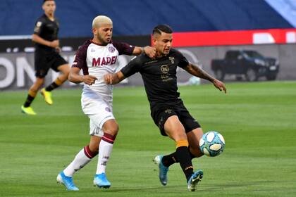Escena del encuentro entre Talleres de Córdoba que recibe a Lanús en el estadio Mario Alberto Kempes por la segunda fecha de la Zona 4.