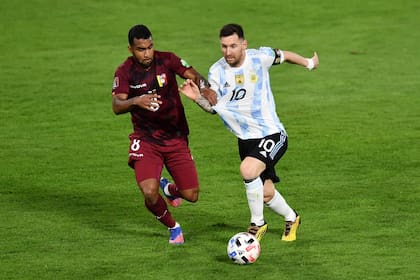 Escena del partido que disputan Argentina y Venezuela por las eliminatorias de la Copa del Mundo Qatar 2022