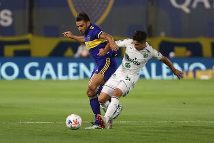 Intenso partido en la Bombonera