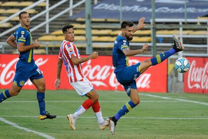 Escena del partido que disputan Rosario Central y Unión de Santa Fe.