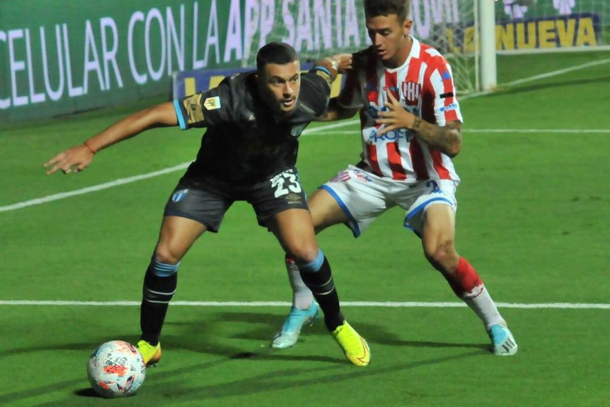 Escena del partido que disputaron Unión de Santa Fe y Atlético de Tucumán.