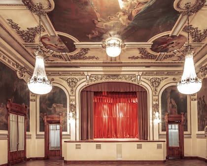 Escenario del salón Imperial en el primer piso
