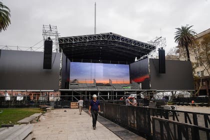 Escenario para el acto del 25 de mayo que encabezará Cristina