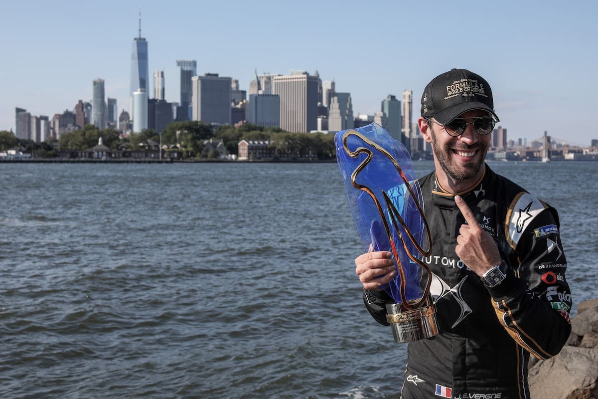 Escenario repetido: Vergne en Nueva York, donde celebró la conquista de los dos títulos de la Fórmula E