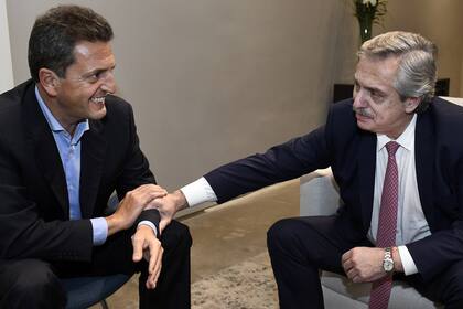 Escenificaron la presentación de Todos, la coalición que reunirá al PJ con el Frente Renovador; el tigrense pide competir en las PASO presidenciales, pero el kirchnerismo prefiere una lista única