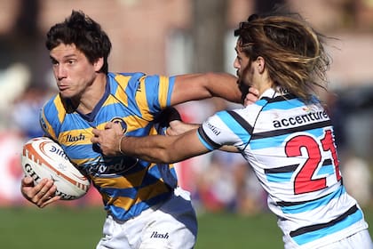 Escobio trata de escapar de la marca de Pirán; luego, ambos tendrían un fuerte choque entre sí