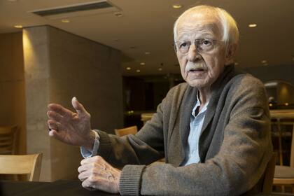 Escohotado cree que hay que suprimir la prohibición de las drogas