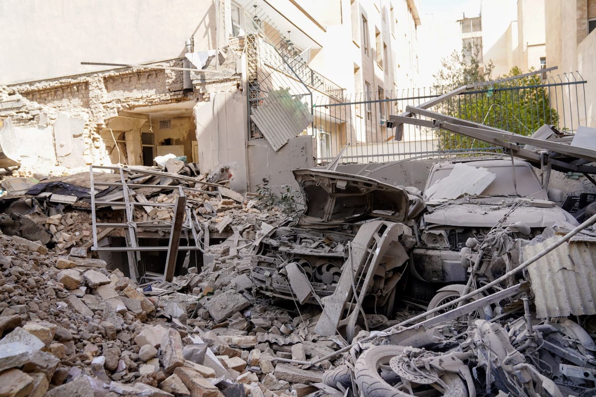 Escombros tras los ataques en Teherán