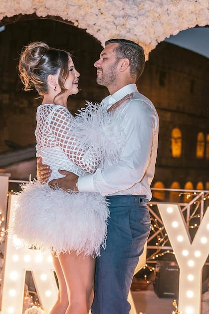 “Escondió el anillo y me volvió a pedir matrimonio. Además, hace un mes cambió la piedra, así que ahora tiene un poco de nuestra historia pasada y presente”, revela