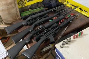 Escopetas y un FAL, entre las armas incautadas en Mataderos