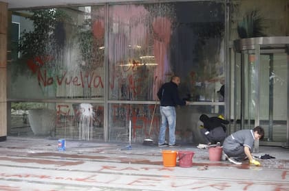 Escrache a las oficinas de JP Morgan en el microcentro