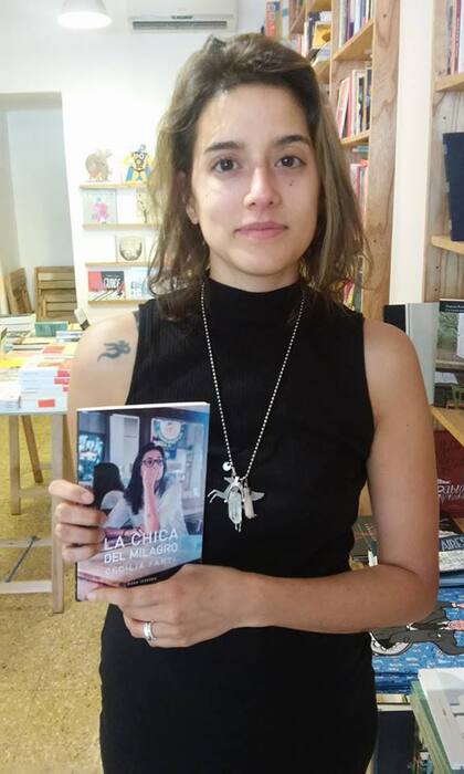Escribií un libro con lo que le pasó:"La chica del milagro"
