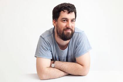 "Escribir vía el ChatGPT no difiere en lo esencial que la escritura en otras escrituras no creativas, sean digitales o artesanales", sostiene Martín Felipe Castagnet