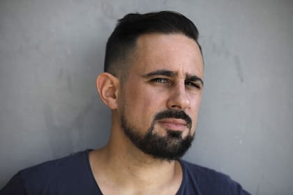 Escritor y docente, ganó popularidad gracias a columnas radiales en las que analizaba la ideología de las películas de animación que, ahora, se transformaron en libro