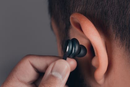 Escuchar ritmos binaurales podría inducir o provocar ciertos estados mentales, como una mayor concentración o una reducción del dolor, dependiendo de las frecuencias empleadas (Archivo)