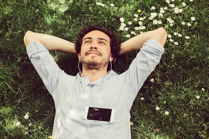 Escuchar una canción puede cambiar cómo uno se siente sobre lo que recuerda