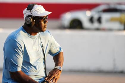 Escudería de Michael Jordan en NASCAR lucha por estatus de “charter” en medio de demanda explosiva