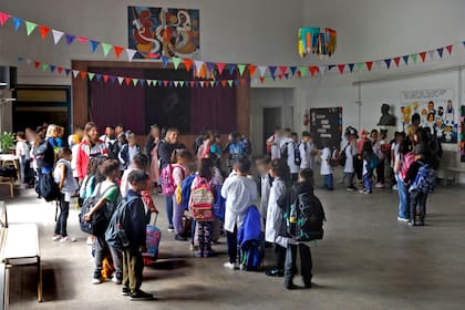 Escuela N°20 una de las cuatro escuelas no tendrán jornada completa por los recortes de fondos. Mar del Plata 5 de Marzo 2024
