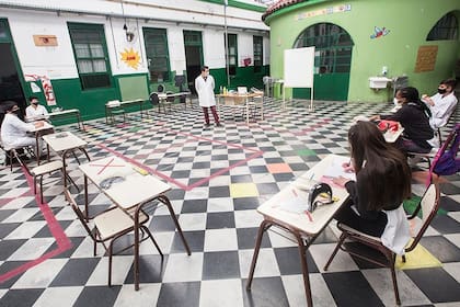 Escuela Primaria Común Nro. 4 Provincia de Córdoba, Ciudad Autónoma de Buenos Aires.
