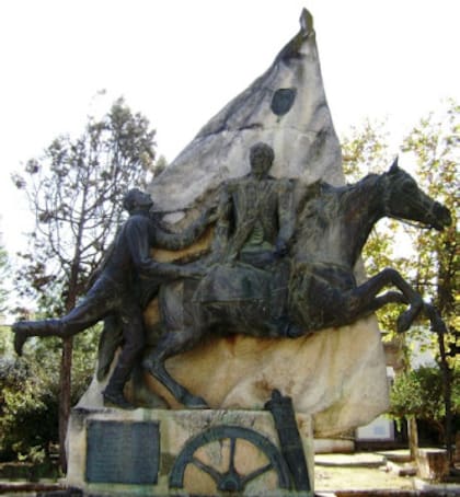 Escultura al Soldado Juan de Dios en Arjonilla (Foto: arjonillapatrimoniohistorico.blogspot.com)
