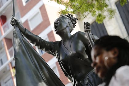 Escultura de María remedios del Valle inaugurada en la Plazoleta Alfonso Castelao