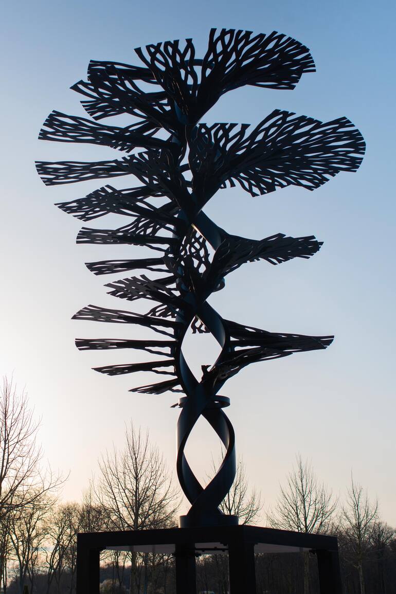Escultura de Pablo Reinoso, inspirada en la escalera de Da Vinci
