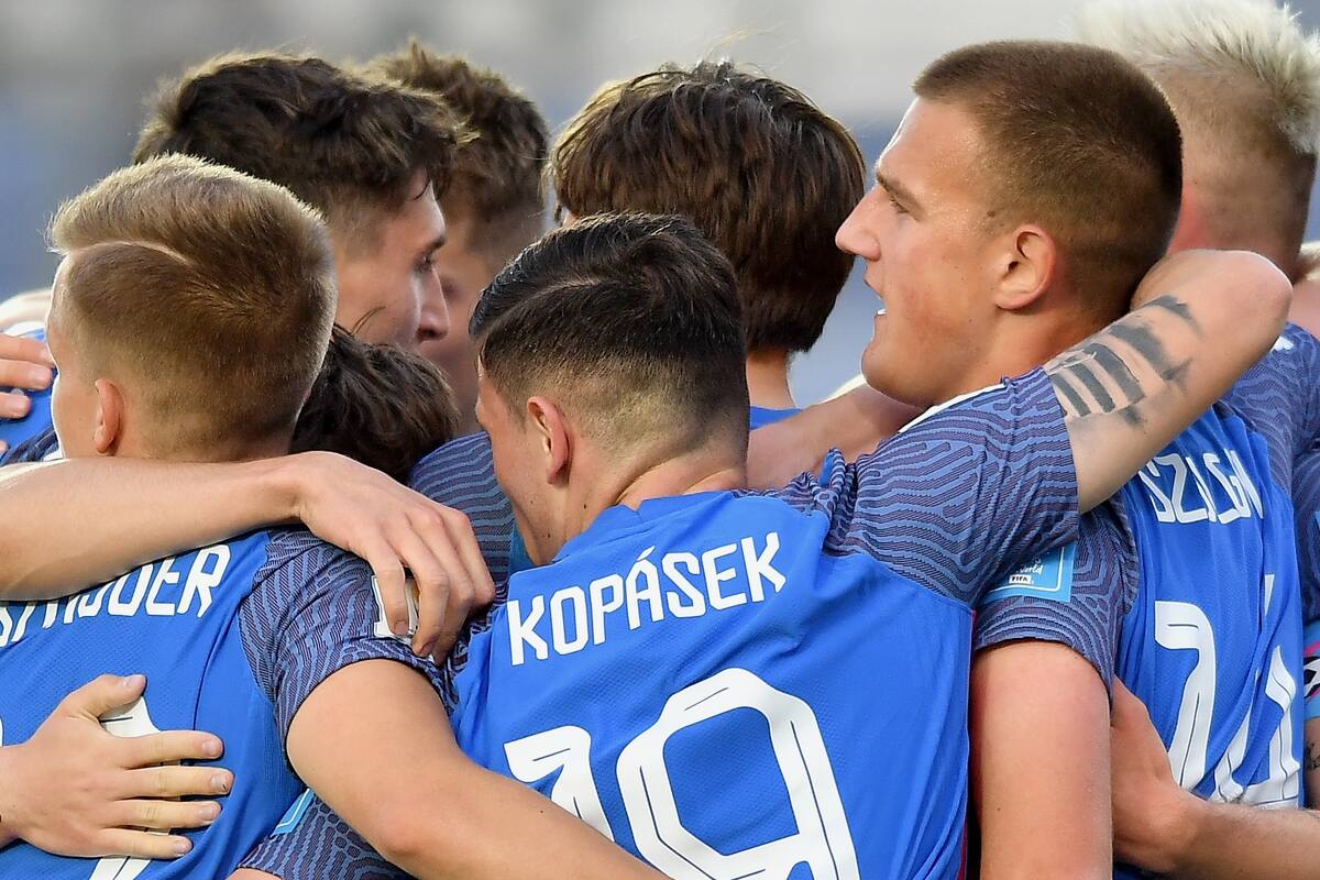 Eslovaquia cumplió con su parte en el Grupo B y tras una goleada, lidera junto a Estados Unidos, aunque celebró más