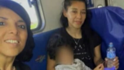 Esmeralda con su mamá, Tania López, y la fiscal del caso, Silvana Pen