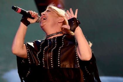 Esmeralda Mitre y un jugadísimo registro vocal.