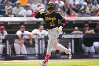 El jardinero dominicano Esmerlyn Valdez mantiene su gran inicio en las mayores con los Piratas