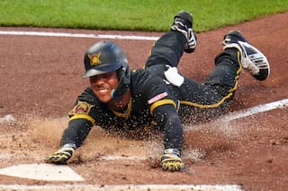 Lowe y Flores conectan jonrones y los Piratas vencen 8-4 a los Medias Rojas en mala racha