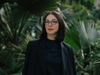 "Esos son los momentos que recordás de las ferias", dice Bridget Finn, directora de Art Basel, sobre la obra de Silvia Rivas