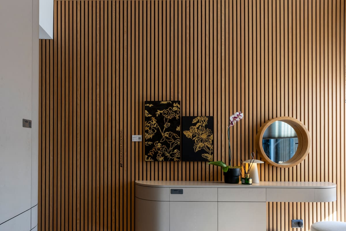 Espacio 001, by Julia Saramaga y Cristela Caviglia: los Acoustic Panels de Patagonia Flooring se llevan el protagonismo del dormitorio principal.