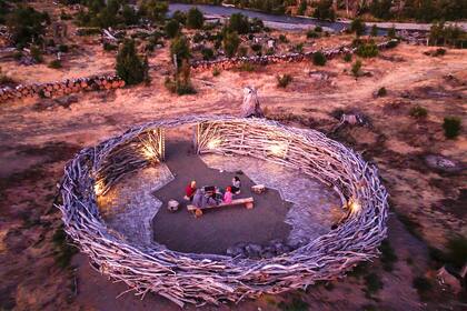 Espacio circular para fogones, yoga, música y bienestar: el "Coihual Arena"