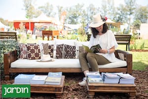 Espacio de la revista Jardín diseñado por el equipo de Ernestina Anchorena con muebles de Desde Asia.