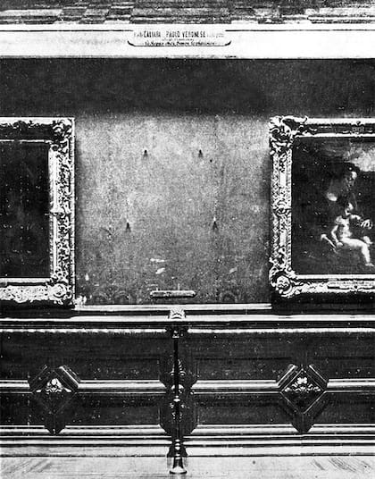 Espacio ocupado por la Mona Lisa en el salón carre del museo del Louvre antes de su robo por parte del pintor italiano Vincenzo Peruggia el 21 de agosto de 1911