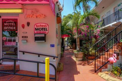Espacios como Richard’s Motel reflejan esa mezcla cultural