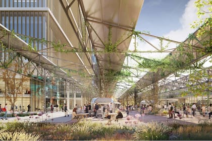 Espacios comunes con estructuras que aportan sombra y mucha vegetación en el proyecto "La Mercedes", que transformará una antigua fábrica de autos en un nuevo barrio en Barcelona.